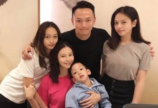 徐若瑄曾被網友瞎批「壞繼母」　與女兒們四人同床睡半年