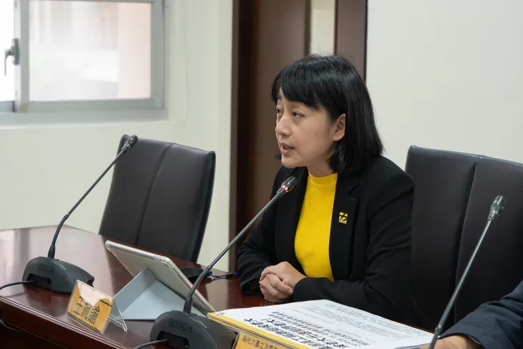 王婉諭問，仰德對侯友宜的厚愛鬼鬼祟祟，難道是應侯的要求？時力提供