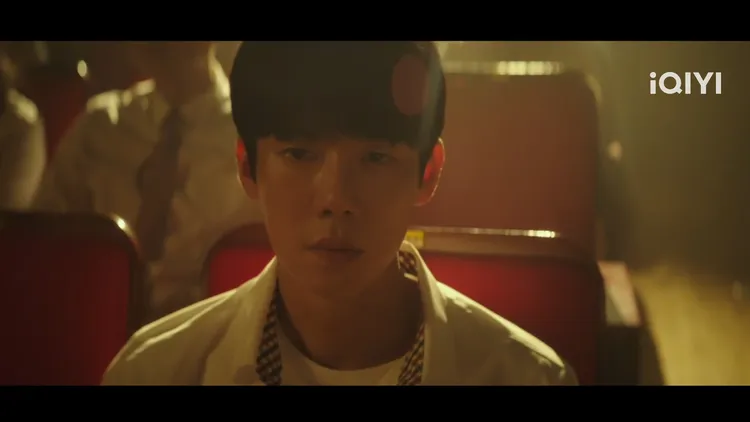 柳演錫為了該劇重穿校服，坦言很有壓力。愛奇藝國際站提供