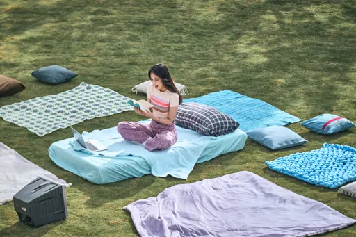 18歲美少女床照曝光 賴床起不來苦嘆:救不了自己