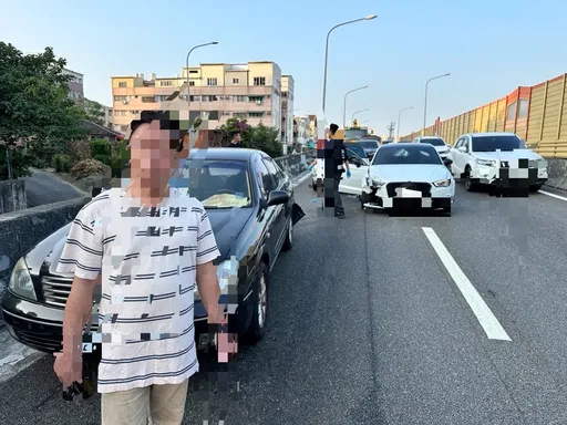奧迪、BMW國道上演玩命關頭 足派!擦撞無辜車輛還怒砸窗