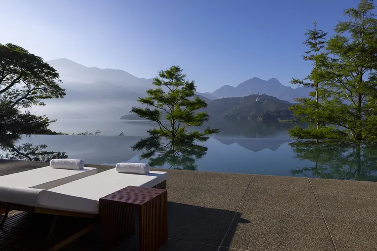 涵碧樓為遊客量身打造冬季養生之旅，圖為住房美景。業者提供