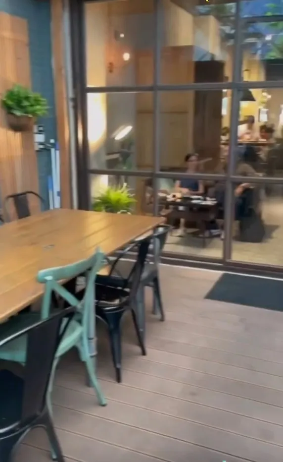 位在高雄鼓山區，鄰近瑞豐夜市及漢神巨蛋，店內環境日式風格。TikTok@pkfoodie182 / IG：pkfoodie182 提供