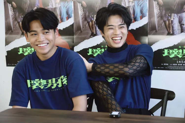 潘親御（右）和鍾家駿感情好。彭欣偉攝