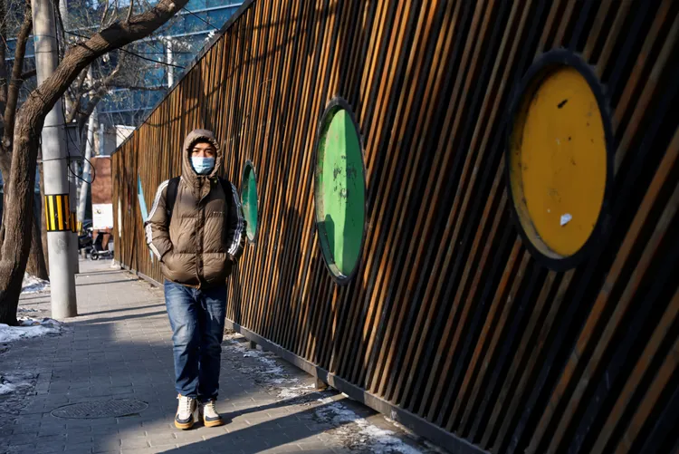 北京街頭戴口罩的民眾。路透社