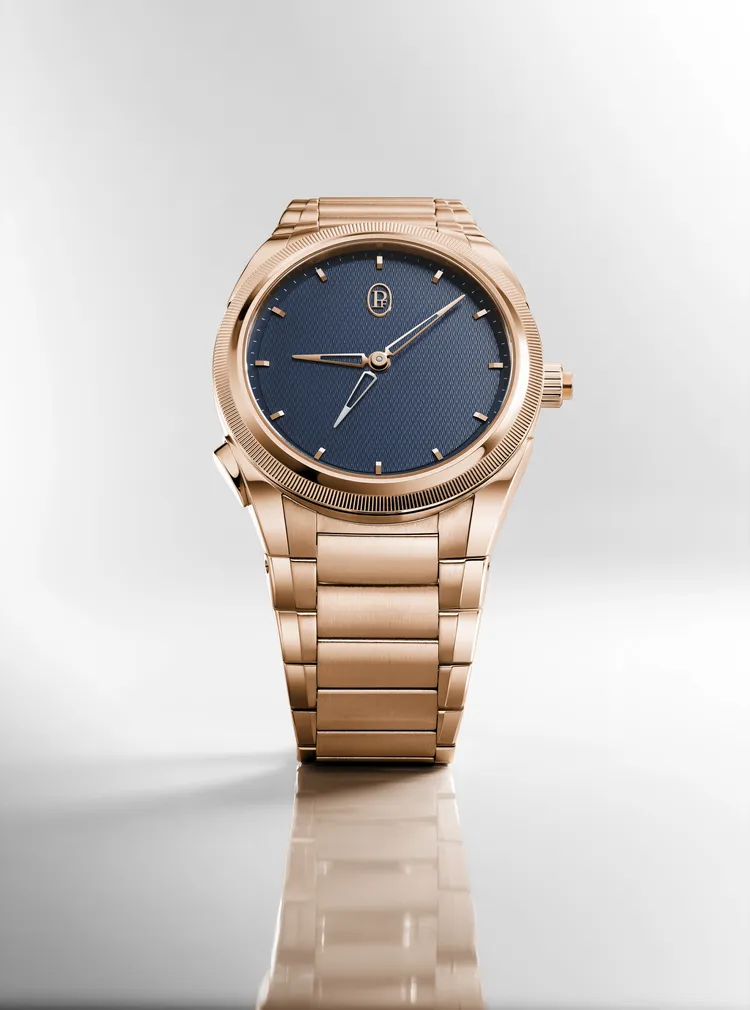 Tonda PF追針兩地時玫瑰金腕錶，40mm，拋光與緞面打磨18K玫瑰金錶殼，米蘭藍錶面，拋光與緞面打磨18K玫瑰金鍊帶，PF501自動上鍊機芯，動力儲存48小時，防水深度60米，218萬4000元。品牌提供