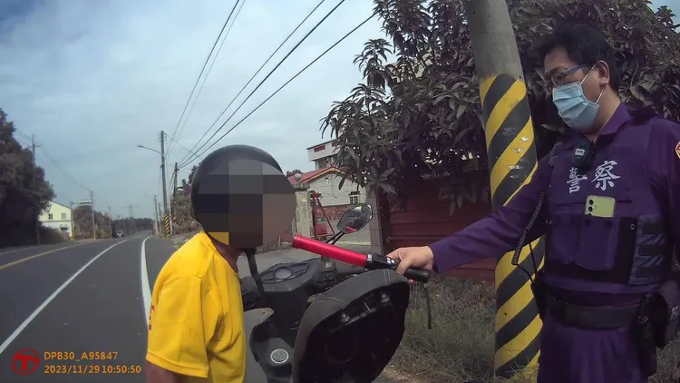 老伯訊後遭依公共危險罪嫌送辦。讀者提供