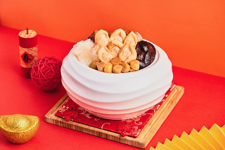 台北新板希爾頓酒店青雅中餐廳2024年菜外帶單點鮑魚干貝花膠佛跳牆。業者提供