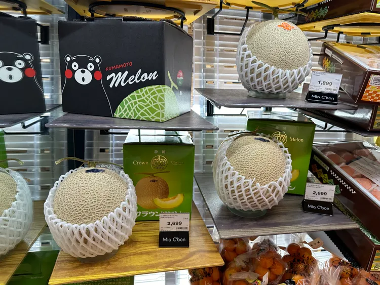 販售千元哈密瓜。陳怡文攝