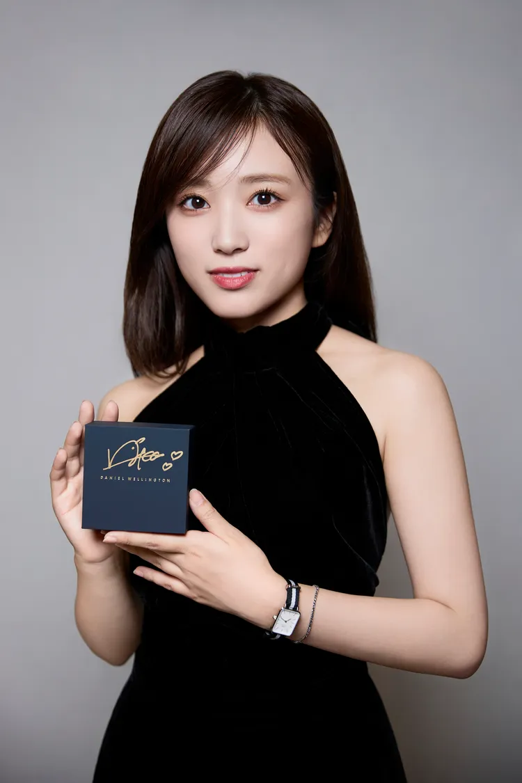 DW攜手矢吹奈子推出限量「Quadro Nato腕錶」及「星光網球手鏈」聯名組合。品牌提供