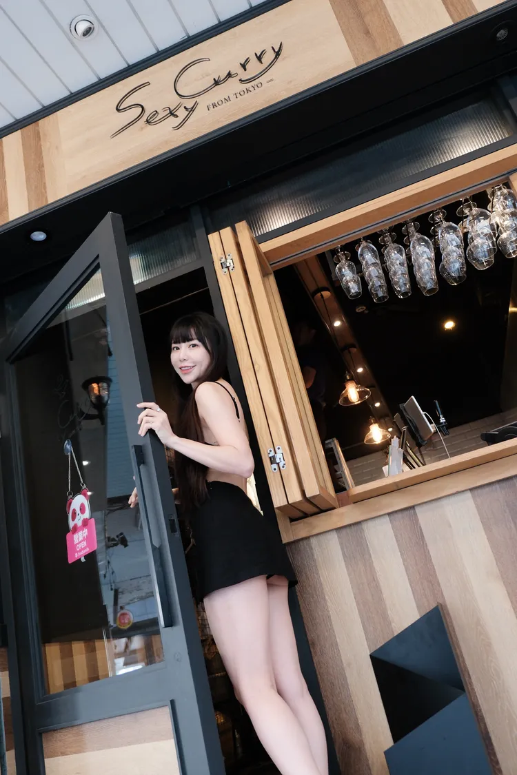 梓梓辣露屁股蛋。Sexy Curry提供