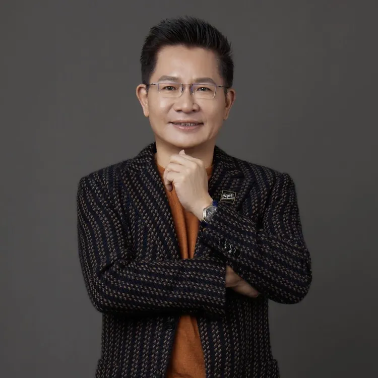 民眾黨吳春城身價上億。翻攝吳以名壯 【吳春城博士 · 壯世代趨勢先鋒】臉書