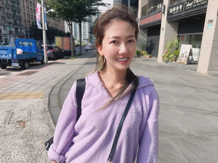 郭小姐帶著媽媽與兒子從林口來到台北101用餐與跨年，很期待近距離欣賞煙火。曾佳俊攝