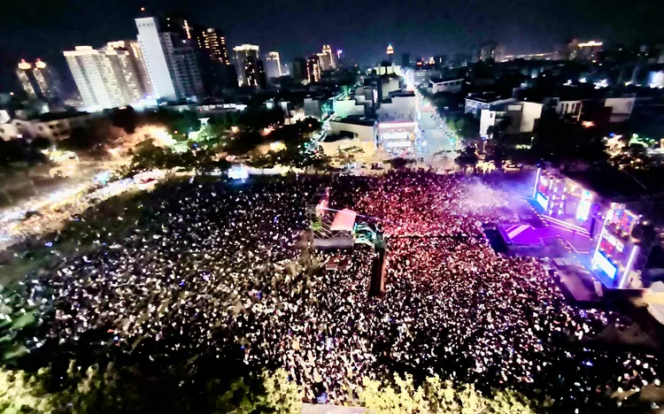 台南耶誕演唱會吸12萬人狂歡。南市府提供