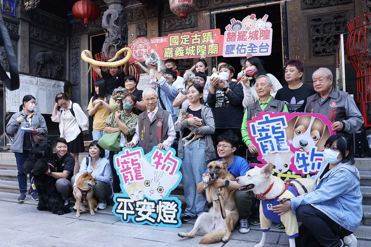 寵物光明燈相當特別。市府提供