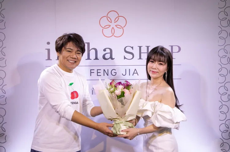 TENGA社長松本光一(左)、CR保險套情人董事長郭美吟(右)。業者提供