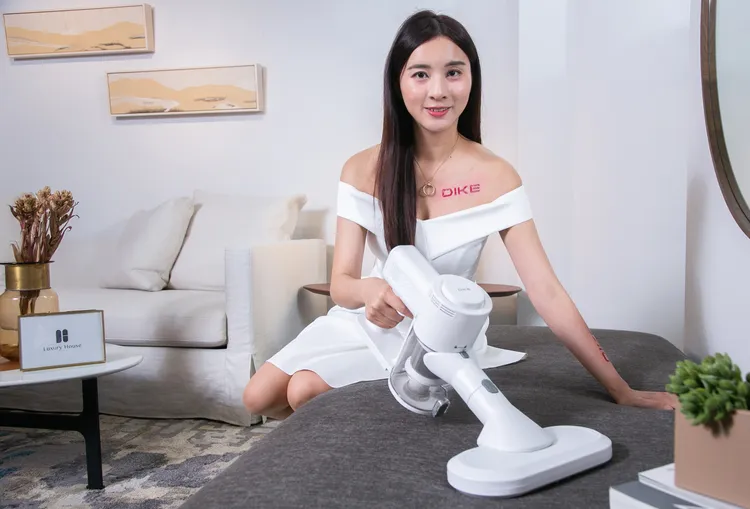 淨速吸®利用毛刷頭、扁嘴頭、軟管等，就可針對紗窗、縫隙、刁鑽角度下的燈罩等不同清潔場景切換不同配件搞定。業者提供