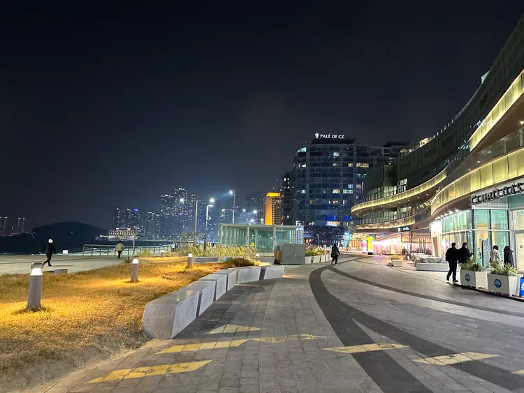 海雲台夜色。陳怡文攝