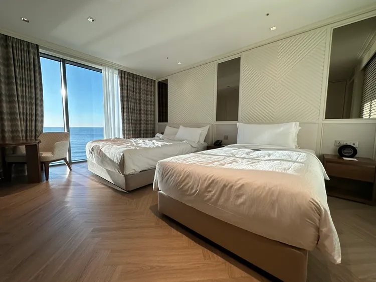 韓國釜山海雲台五星級飯店一般假日價格親民，約新台幣7792元，圖為釜山Grand Josun Busan飯店。陳怡文攝