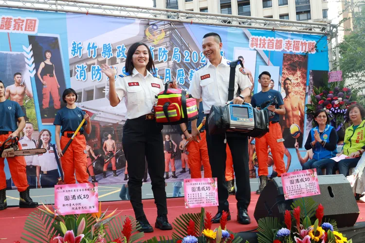 月曆主角登場。新竹縣消防局提供