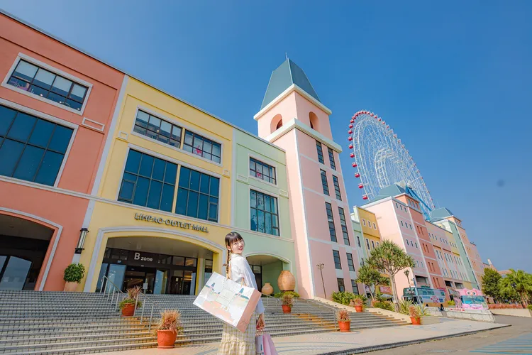 入住麗寶福容大飯店逛Outlet 、玩樂園、吃美食一次滿足。業者提供