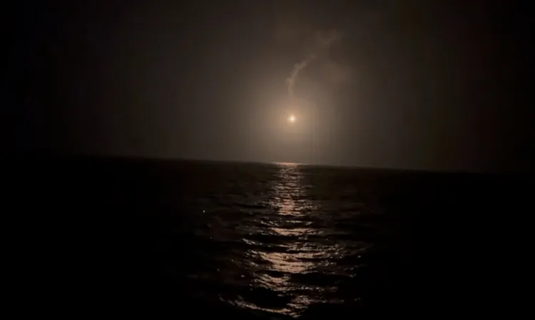 海巡、海軍徹夜搜救。翻攝畫面