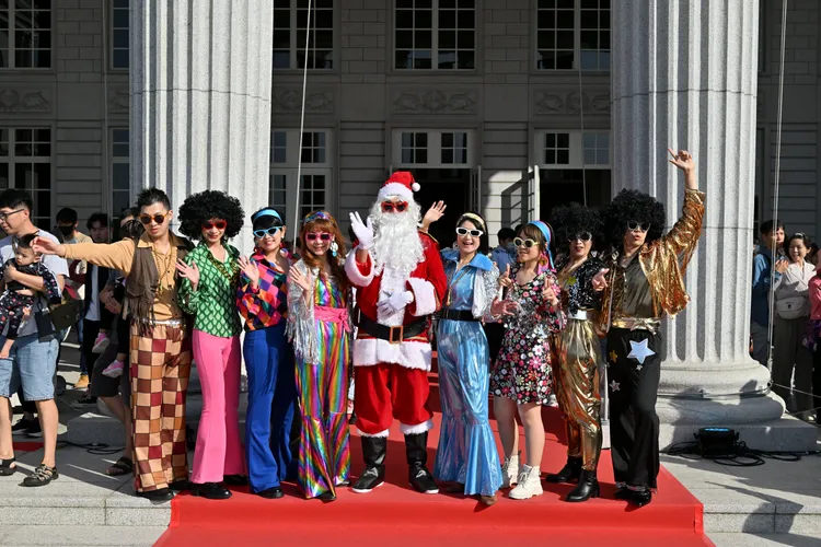 「2023奇美聖誕週末」主打DISCO復古派對，聖誕老公公與遊行隊伍亮相。奇美提供