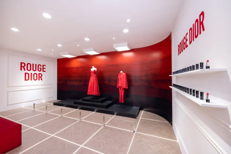 2套從法國空運來台的Dior高訂華服。品牌提供