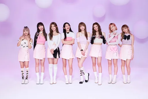 女團PINK FUN粉黑撞色公主裝 出道以來布料最少