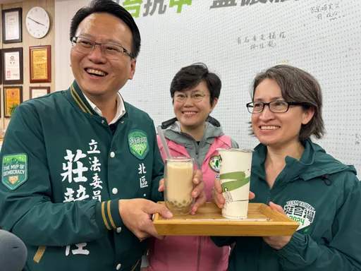 蕭美琴陪同莊競程車隊掃街 稱他是「國會辦公室接班人」