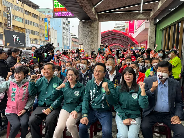 蕭美琴人氣超夯。莊競程服務處提供