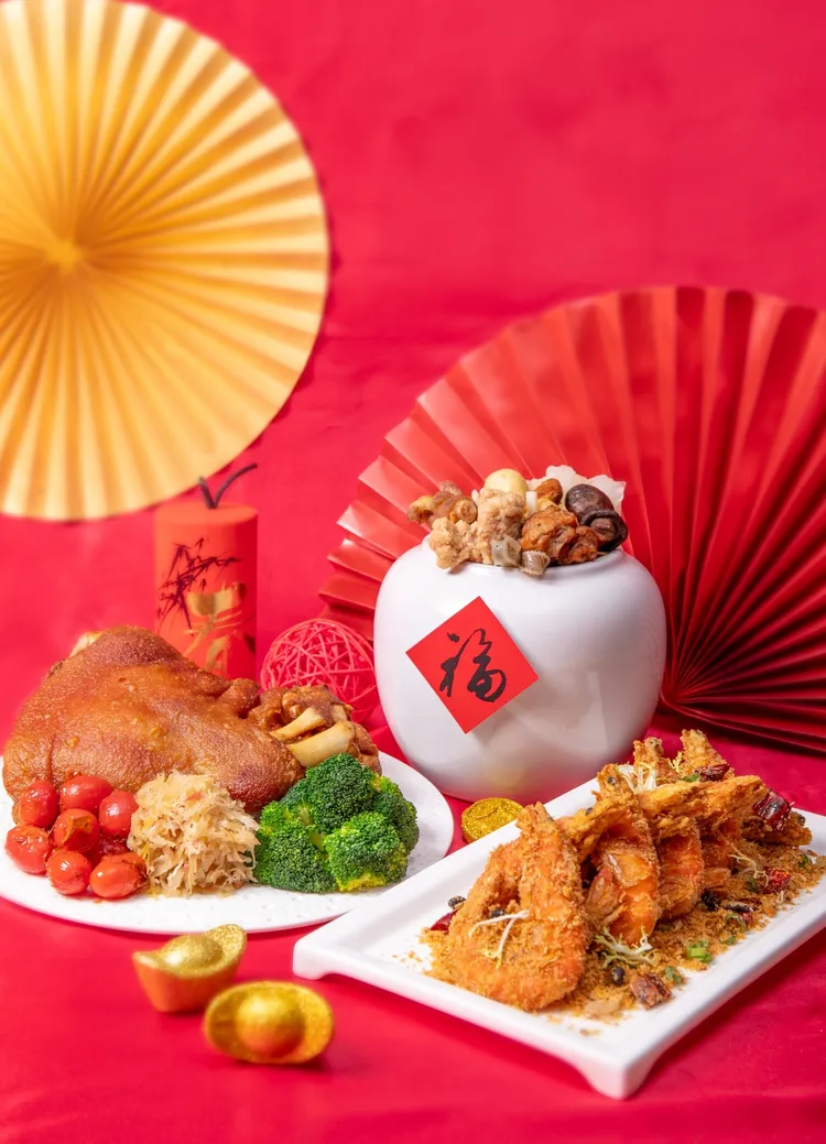 「宮廷花膠佛跳牆」、「避風塘軟殼蝦」、加上評比奪冠的經典代表作「凱達冠軍豬腳」。業者提供