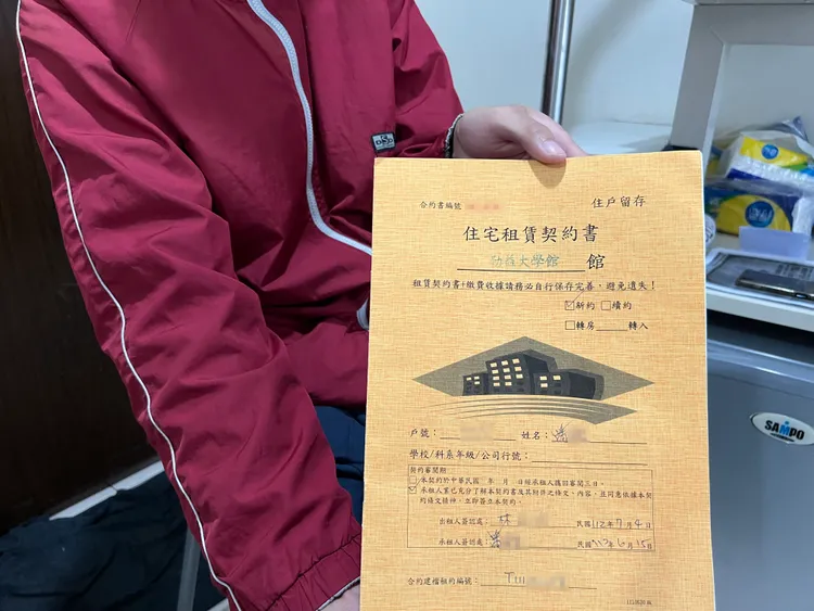 潘先生說，租約上寫著「住宅租賃契約書」，但租到的卻是辦公室。鮮明攝