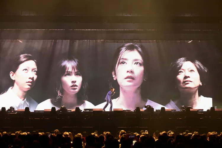 《與惡》突然登上小巨蛋螢幕。華研國際提供