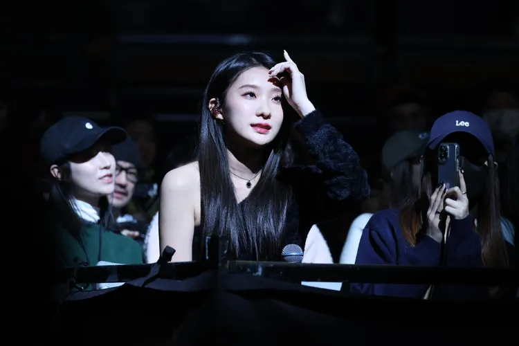 陳華擔任嘉賓合唱《想和你看五月的晚霞》。林林攝