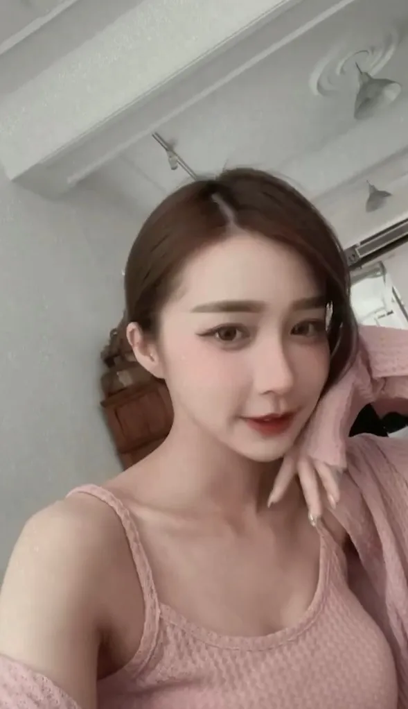 正妹眼神會勾人。IG@jiantongtong 提供