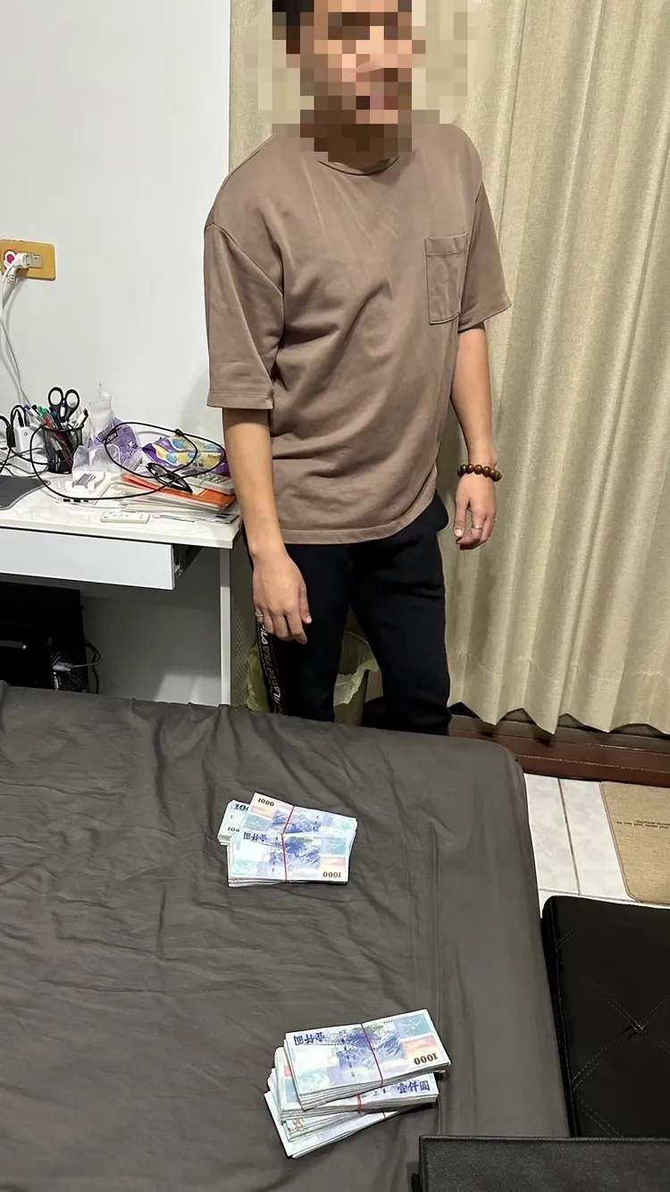 警方起獲贓款。翻攝畫面