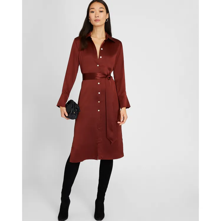 紅棕色絲綢緞洋裝，1萬7900元。品牌提供