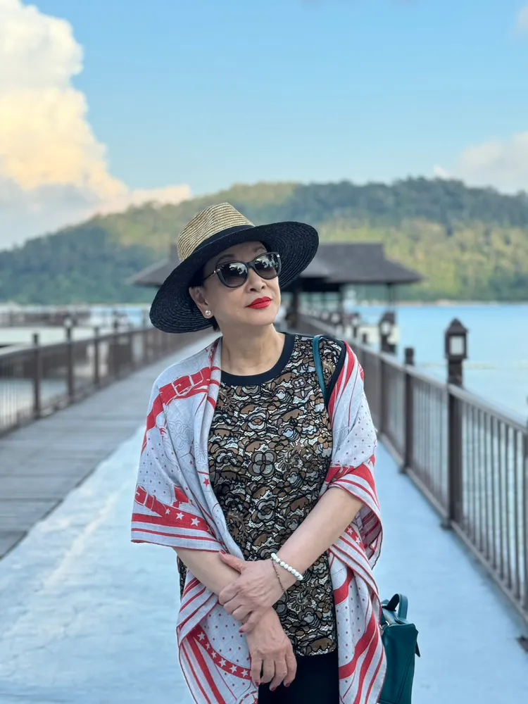 徐楓欣賞幸福島美景。吳玉愛攝