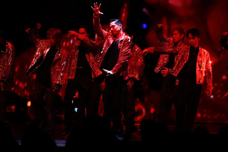 放浪兄弟上周六舉行台灣首場演唱會，AKIRA特地準備中藥給主唱隊友們。彭欣偉攝