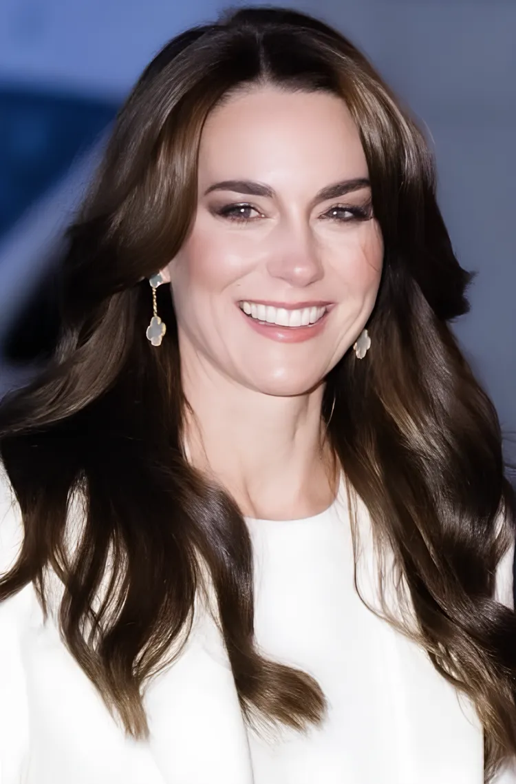 凱特王妃戴上梵克雅寶Magic Alhambra系列耳環。翻攝 katemiddleton_fashion IG