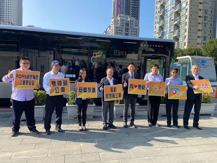 台中客運引進Model T電動公車，主打智慧安全，並配載多項先進駕駛輔助系統。市府提供