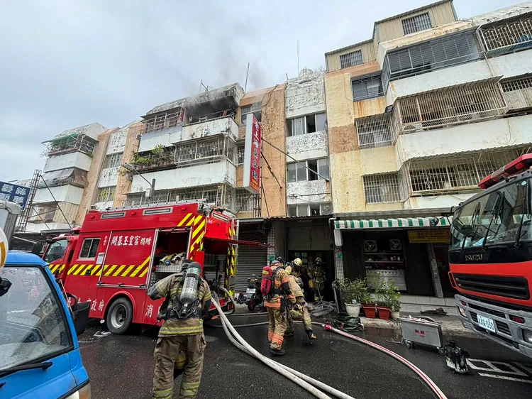安中路一段一棟4樓建築物傳出火警。讀者提供