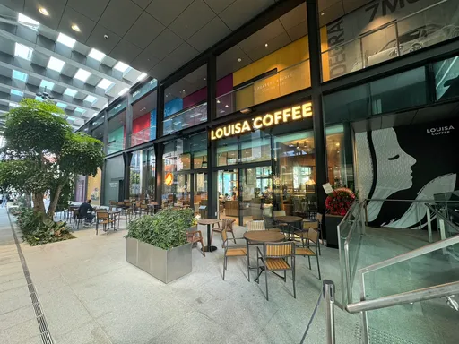 路易莎插旗新加坡首家門市開幕 試營運每日賣700杯