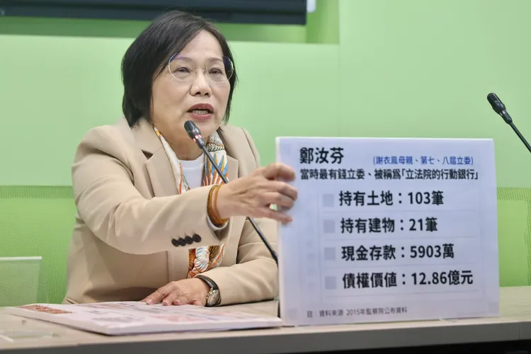 劉世芳列舉出謝衣鳳母親鄭汝芬的財產。林林攝