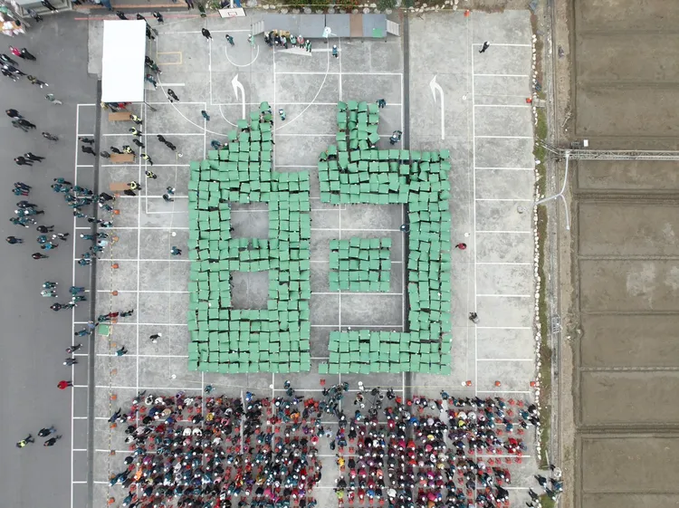 嘉義鄉親拼出「的」字樣。賴清德競總提供