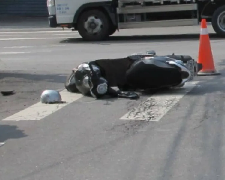 洪姓老翁聽從義消指揮騎機車通過路口，仍不幸車禍身亡。民眾提供