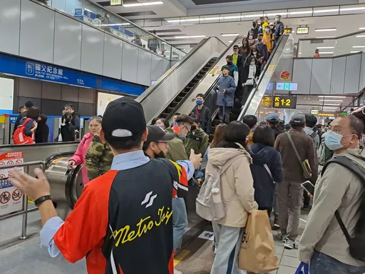 大巨蛋看球分線搭乘有好康!有機會帶走AirPods Pro 北捷曝中獎撇步