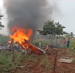 飛機起飛撞樹墜地成火球 巴拉圭執政黨議員等4人罹難