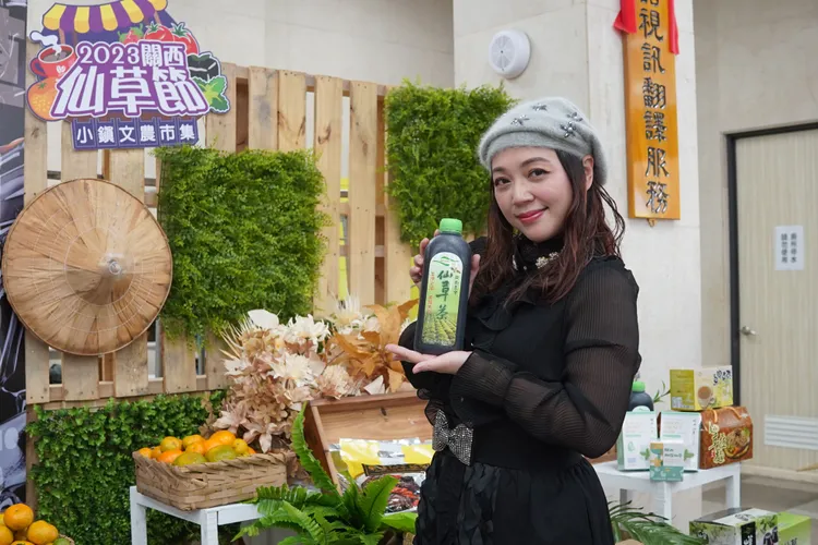 關西農會生產的仙草茶。新竹縣府提供